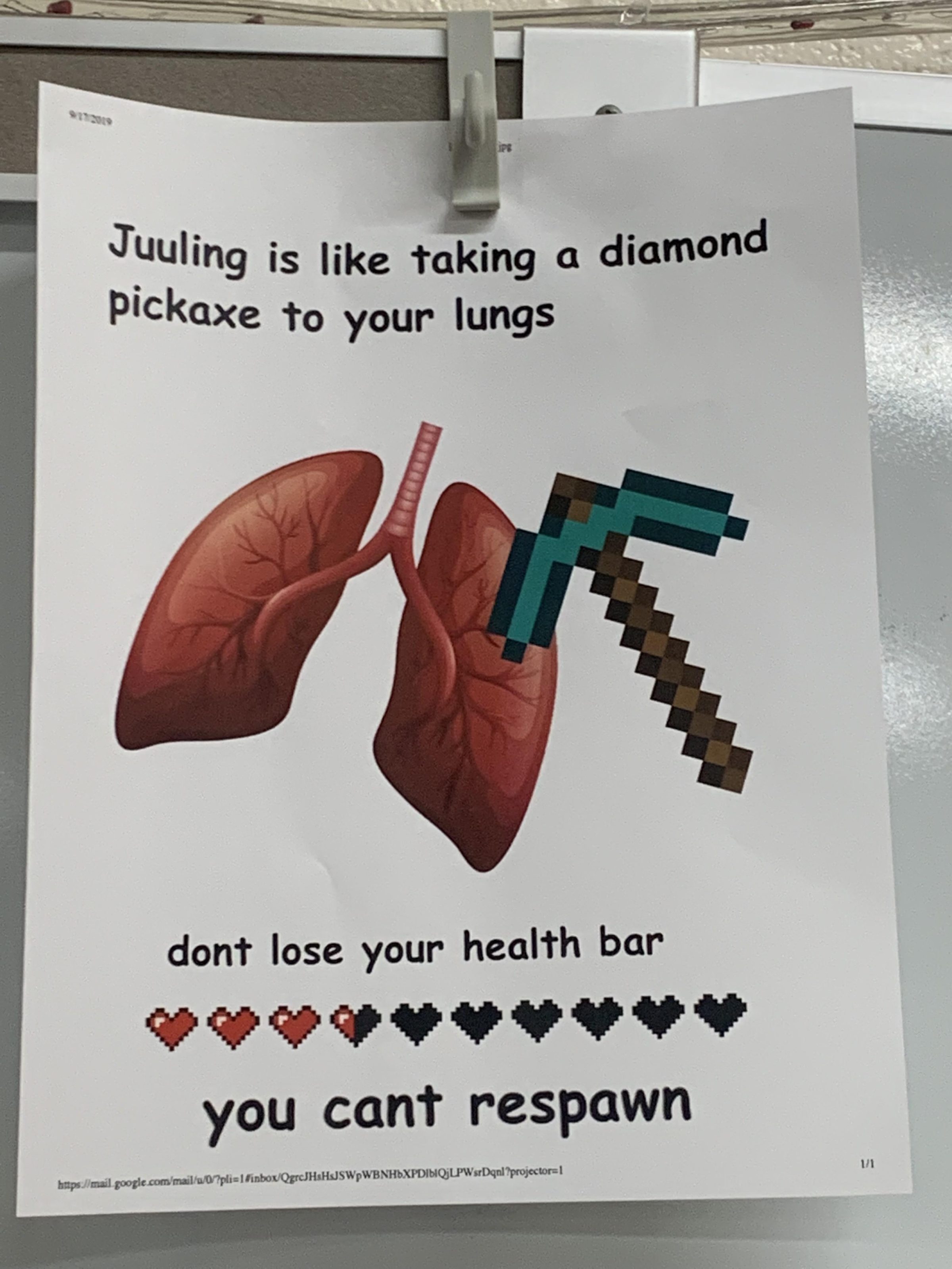 minecraft minecraft-memes minecraft text: juuling is like taking a diamond pickaxe to your lungs dont lose your health bar you cant respawn 