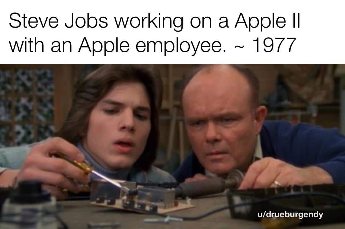 History, Fez History Memes History, Fez text: Steve Jobs working on a Apple Il with an Apple employee. 1977 u/drueburgendy 